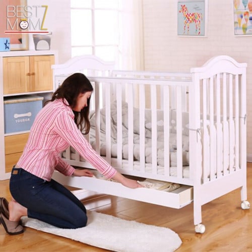 سرير كبير مع درج تخزين