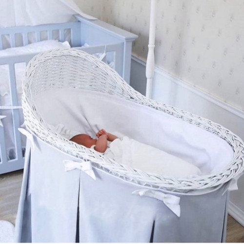 سلة مولود ابيض