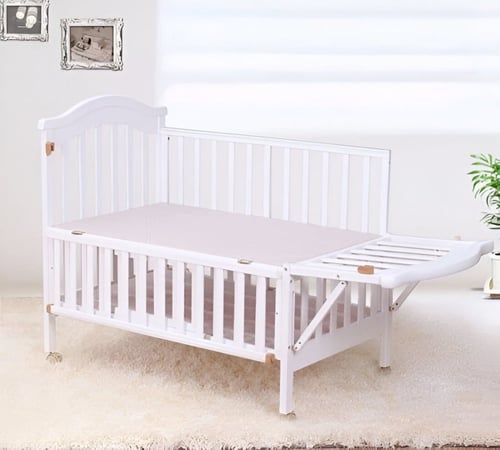 سرير أطفال خشبي مع مخزن سفلي