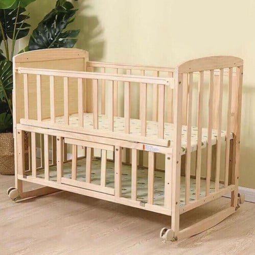 سرير خشبي متعدد المهام