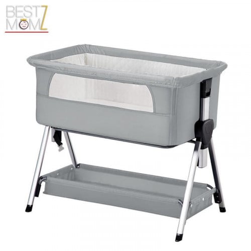 سرير أطفال راقي بجانب سرير الام