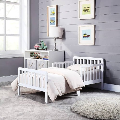 سرير toddler خشبي باللون الابيض