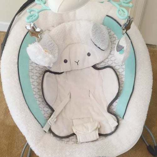 كرسي الاطفال الهزاز من بيبي لوف