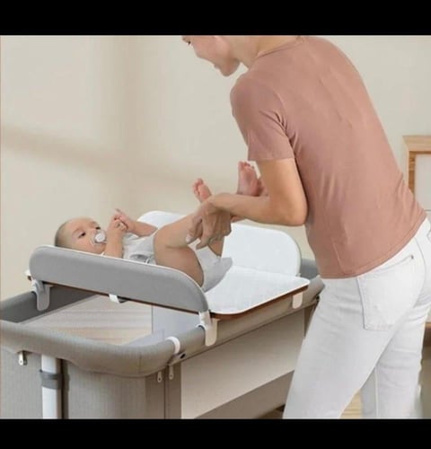 سرير اطفال نكست تومي+طاولة غيار