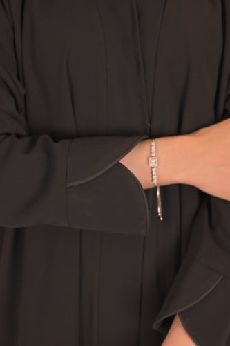 عبايه كلوش ساده انيقه بكم ضيق