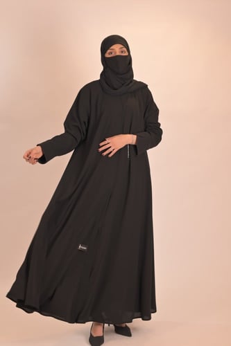 عبايه كلوش ساده انيقه بكم ضيق