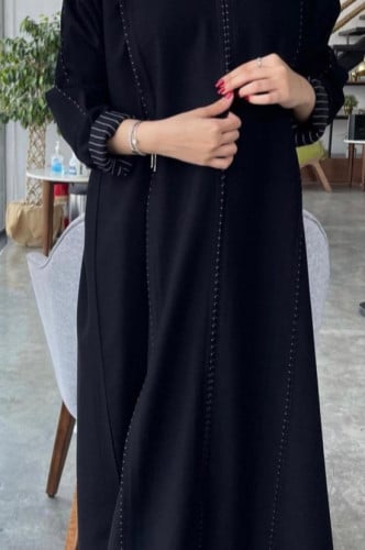 عبايه رويال خطوط مع طرحه اسود
