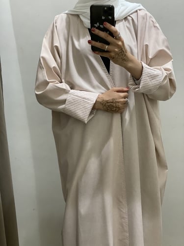 عبايه ملونه لف بأكمام دبل فيس مقلمه