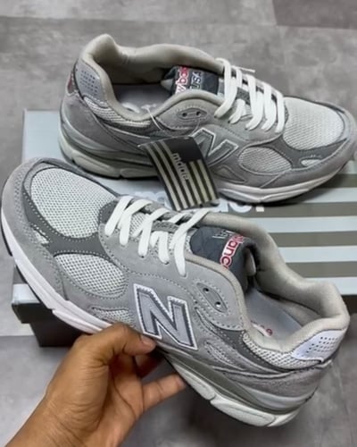 New Balance 990v3 low-top sneakers"