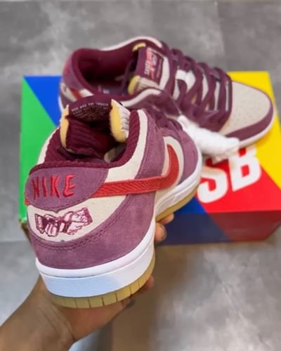 Nike x Skate Like a Girl Dunk Low sneakers