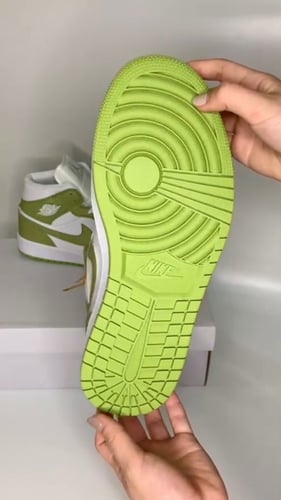 Air jordan 1 mid green python