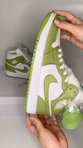 Air jordan 1 mid green python