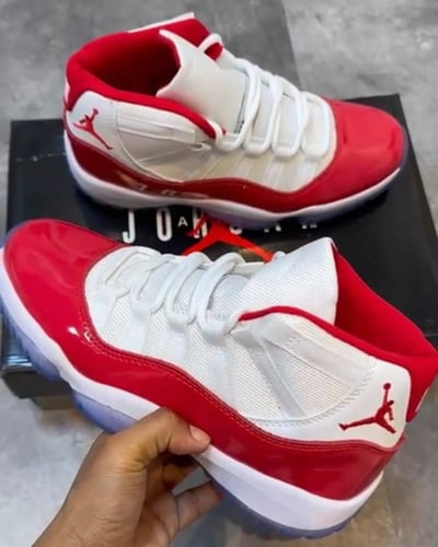 Air Jordan 11 "Cherry 2022"