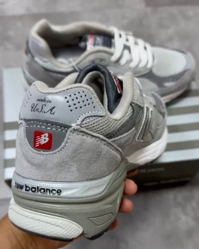 New Balance 990v3 low-top sneakers"