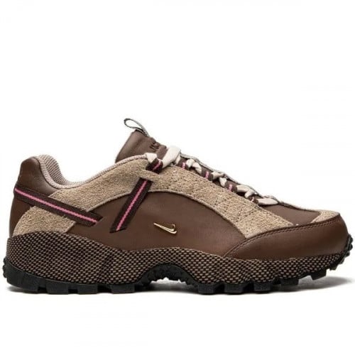 Nike Air Humara x Jacquemus Ale Brown and Gold sne...