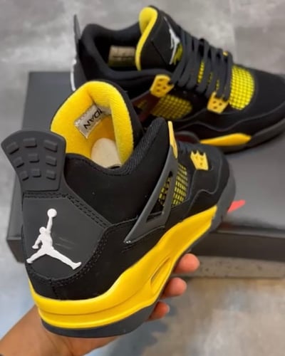 Air Jordan 4 "Thunder"