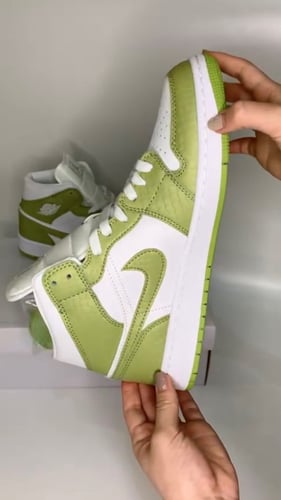 Air jordan 1 mid green python