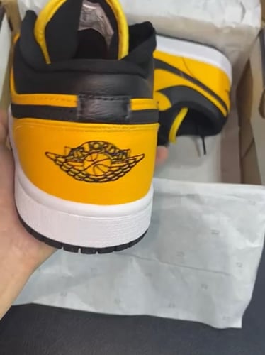 AIR JORDAN 1 LOW "University Gold / Black"