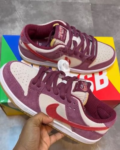 Nike x Skate Like a Girl Dunk Low sneakers