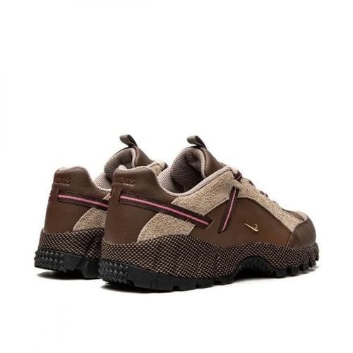 Nike Air Humara x Jacquemus Ale Brown and Gold sne...