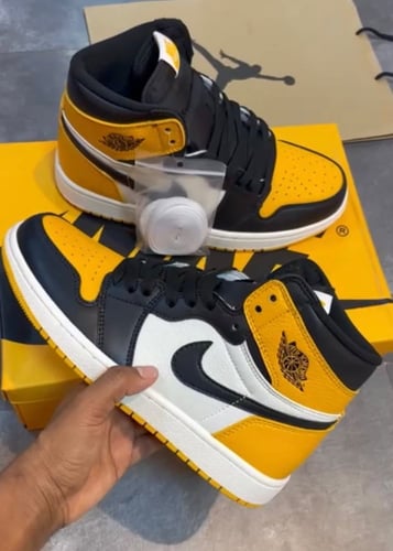Air Jordan 1 High OG Yellow Toe