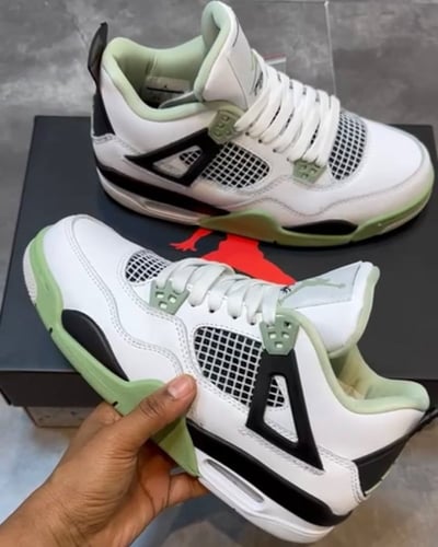 Air Jordan 4 "Oil Green"