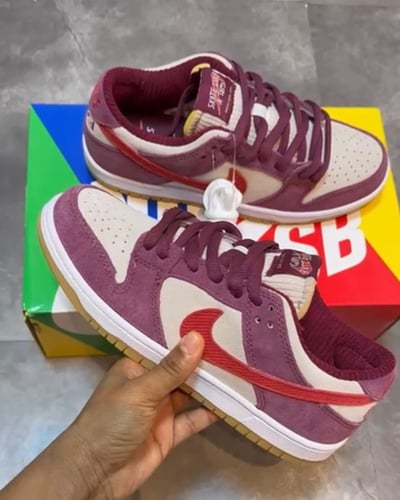 Nike x Skate Like a Girl Dunk Low sneakers