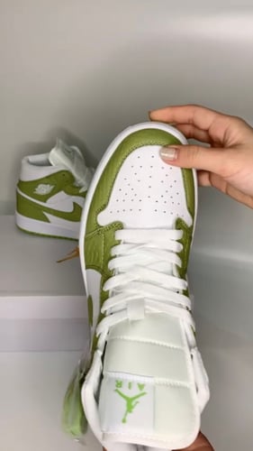 Air jordan 1 mid green python