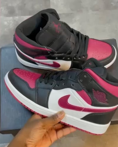 Air Jordan 1 Mid Bred Toe