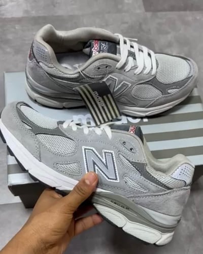 New Balance 990v3 low-top sneakers"