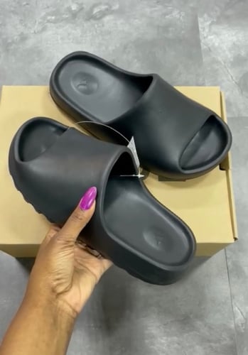 YEEZY "black" slides