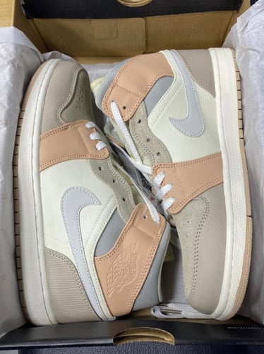 Air Jordan 1 Mid Milan