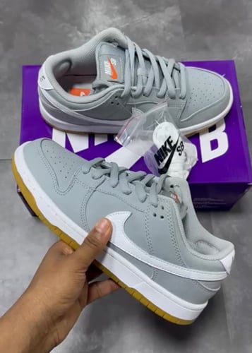 Nike SB Dunk Low "Grey Gum"