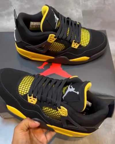 Air Jordan 4 "Thunder"