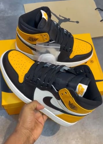Air Jordan 1 High OG Yellow Toe