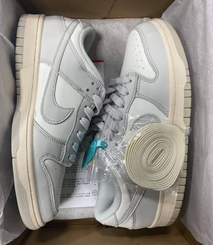 Nike dunk low “light bone”