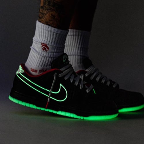 Nike x LPL League of Legends Dunk Low Retro sneake...