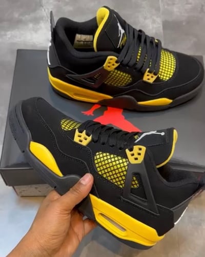 Air Jordan 4 "Thunder"
