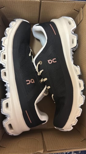 Loewe X On cloudventure running