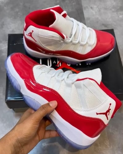 Air Jordan 11 "Cherry 2022"