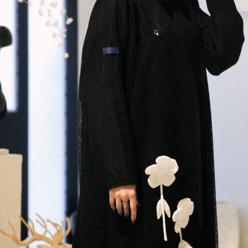 عباية بورود ابيض