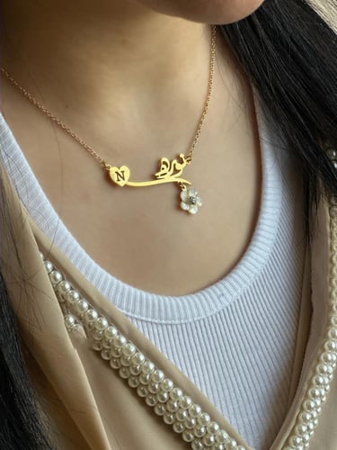 سلسال نسائي مصمم بالاسم والحرف مع الوردة - متجر عه...