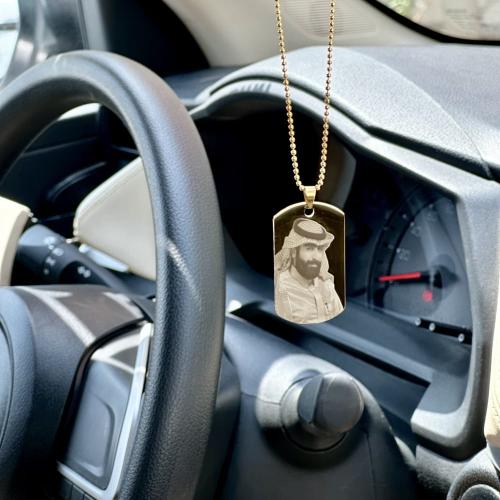 تعليقة بصورة من تحب حفر ليزر