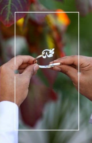 اسوارة بالاسم او الحرف لمسة الجمال تُصاغ بأول حرفك