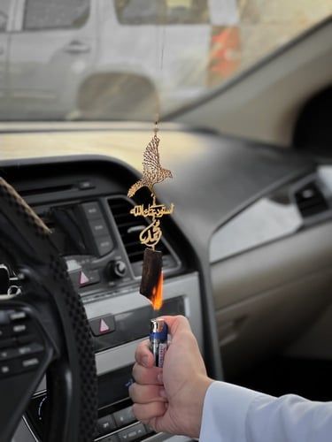 تعليقة رسمة الصقر بالاسم والعود - متجر عهود