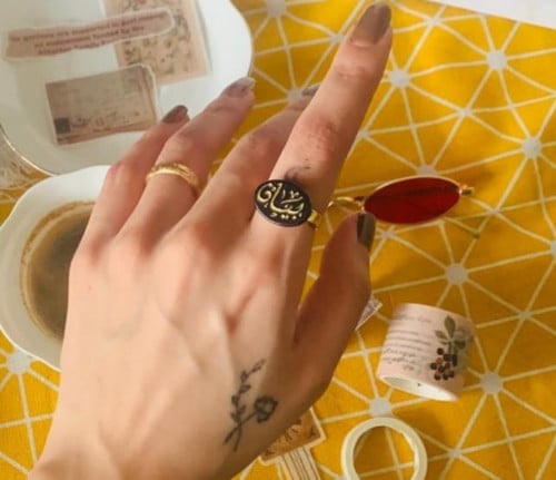 خاتم بالاسم نسائي ملكي حجر الصدف الافريقي الطبيعي