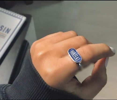 خاتم ملكي نسائي فضة بالاسم - متجر عهود