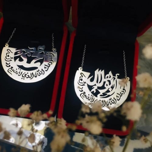 تعليقه سياره بالاسم حسب الطلب