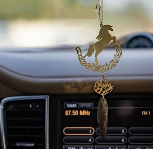 تعليقة خيل و كسرة العود الكتابة حسب طلبك