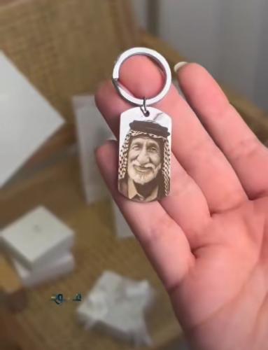 ميدالية مفاتيح فخامة حفر ليزر بصوره من تحب